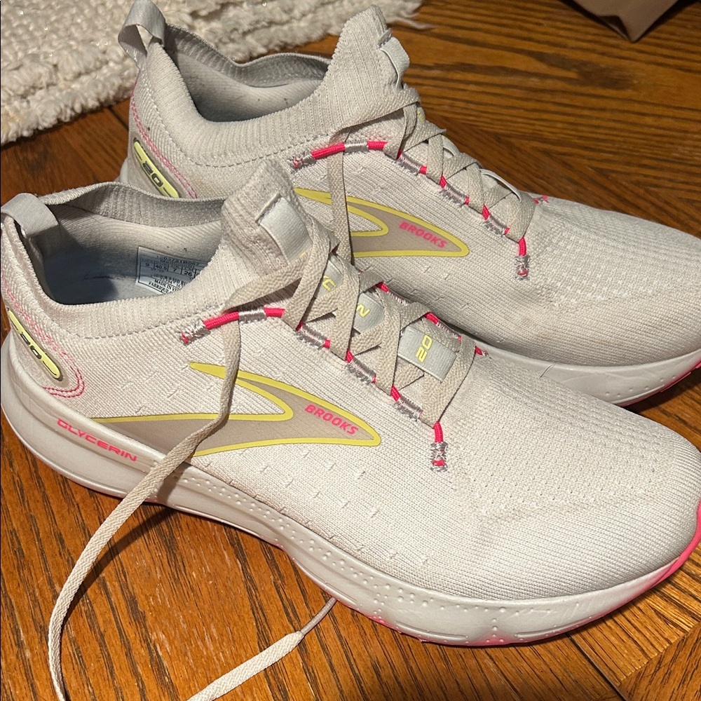 Brooks Women's White and Pink Athletic Shoes